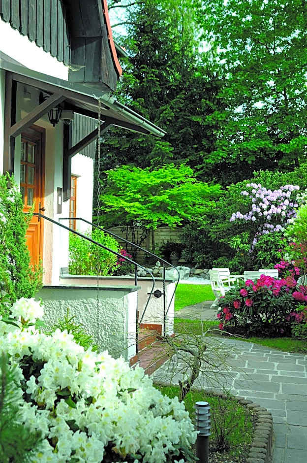 Hotel Alpenhof - ruhige Wohlfühloase zwischen München, dem Fünf-Seenland und den Bergen, in S-Bahnnähe