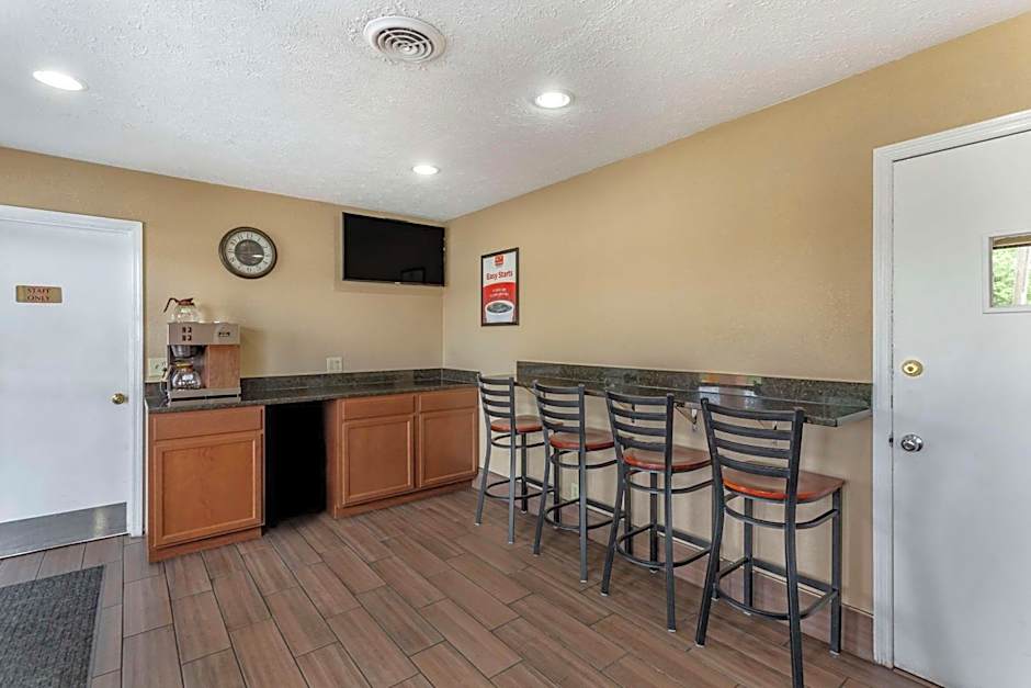 Econo Lodge North