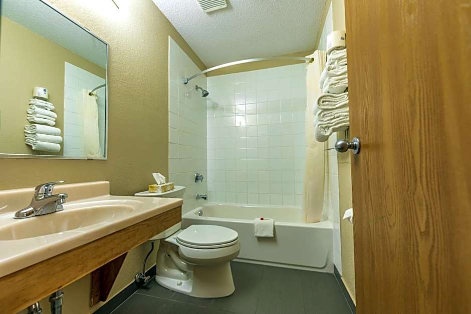 Super 8 by Wyndham Kamloops BC