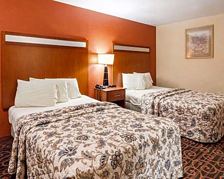 Queen Room with Two Queen Beds - Non-Smoking