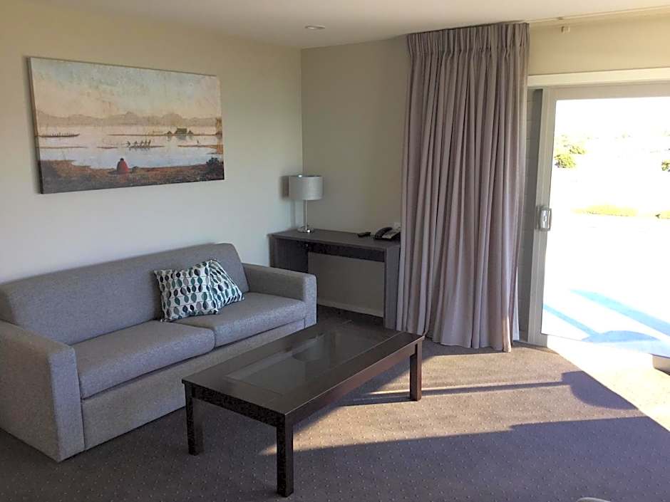 East Pier Hotel