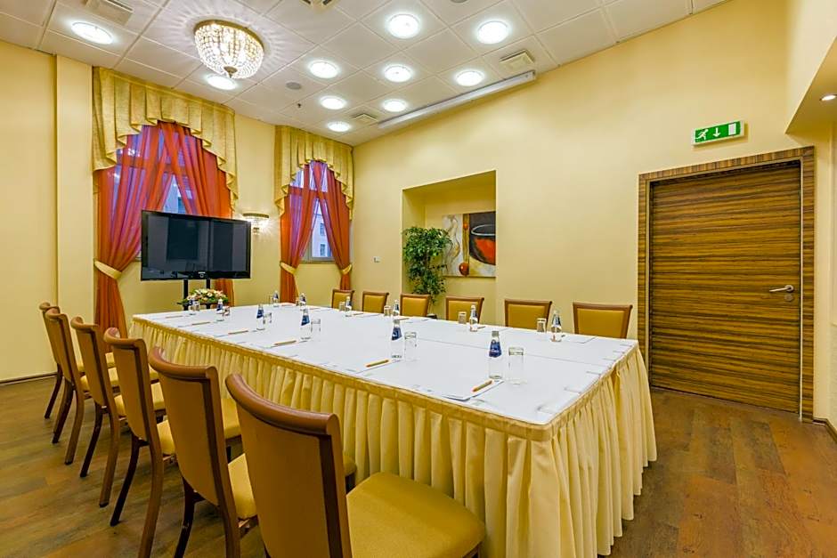 Avalon Hotel & Conferences