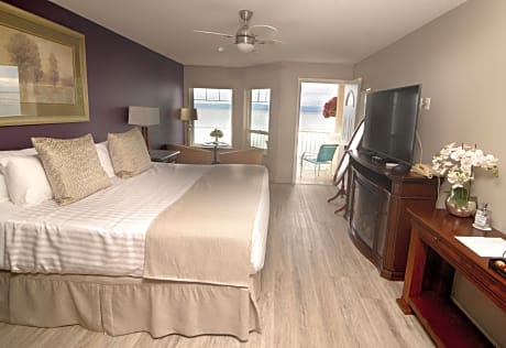 Deluxe King Room - One King Bed with Private Balcony and OCEAN VIEW