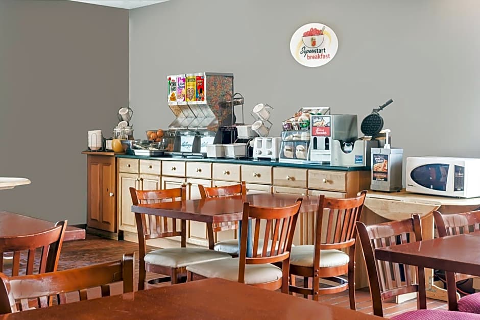 Super 8 by Wyndham Sudbury ON