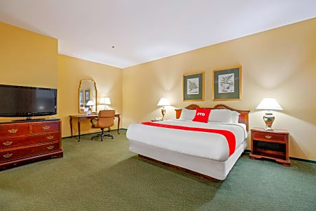 King Bed with Jetted Tub