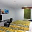 Douglas Inn & Suites Cleveland