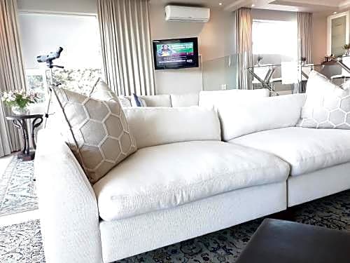 Hermanus Beachfront Lodge