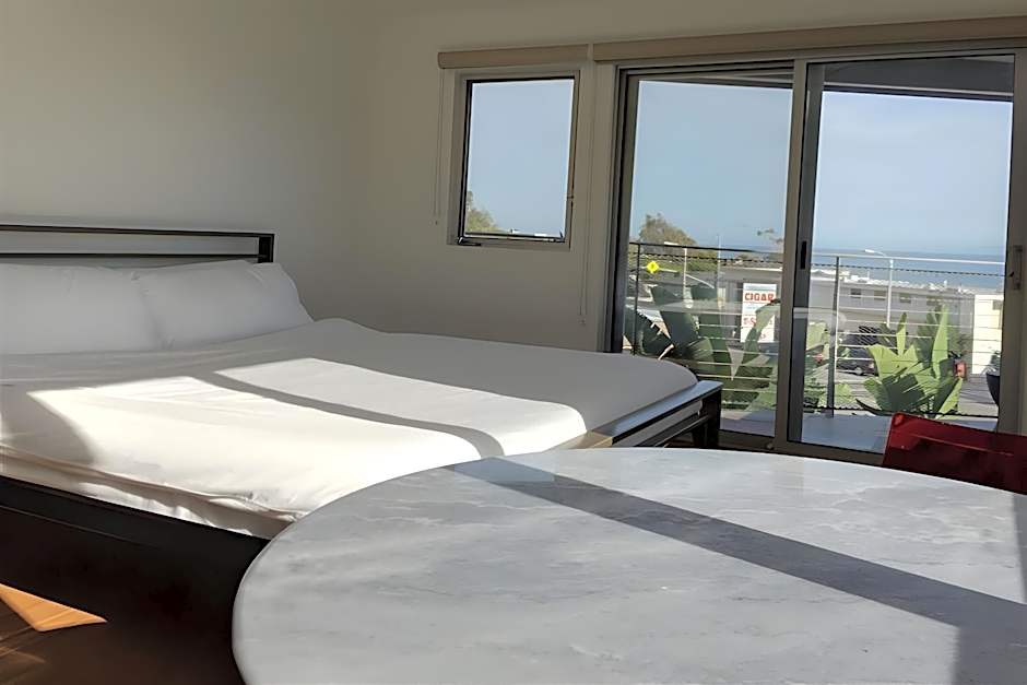 Photo 1 of 2 of 1 Queen Bed, Garden View