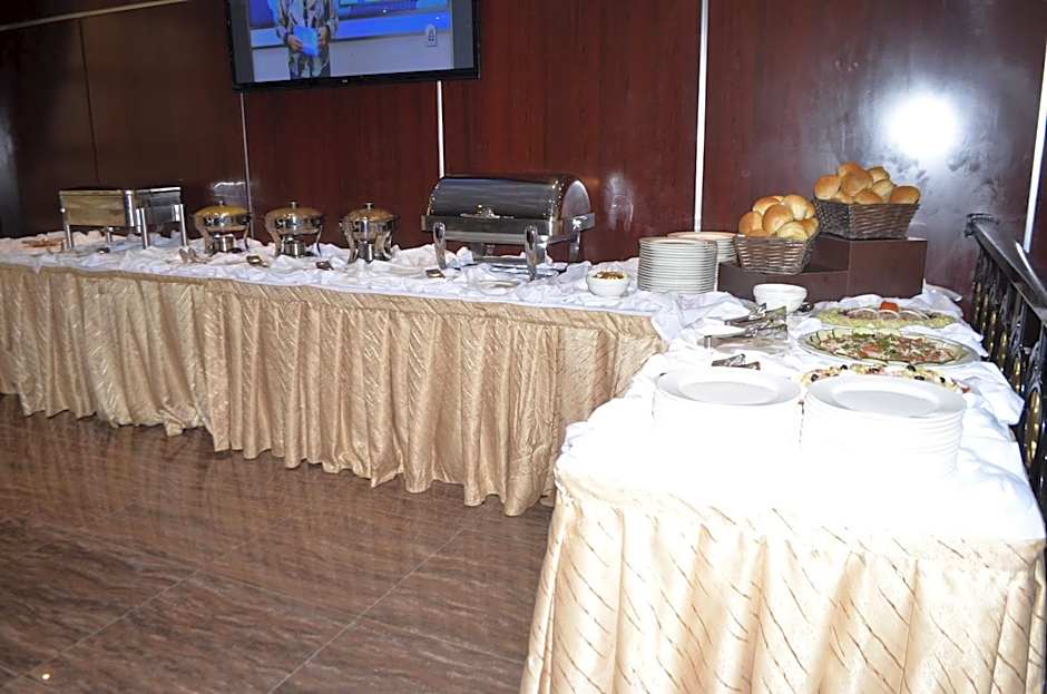 Noubou International Hotel AKWA