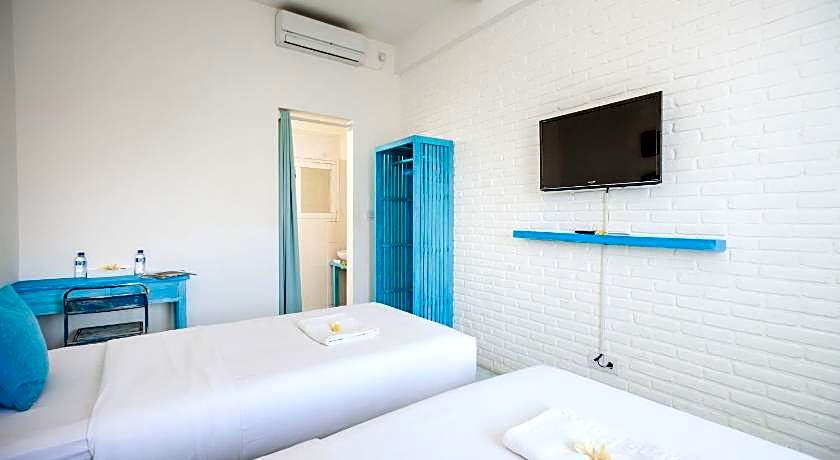 Paras Paros Marina Lodge