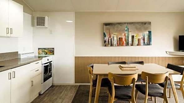 Lakes Edge Holiday Park