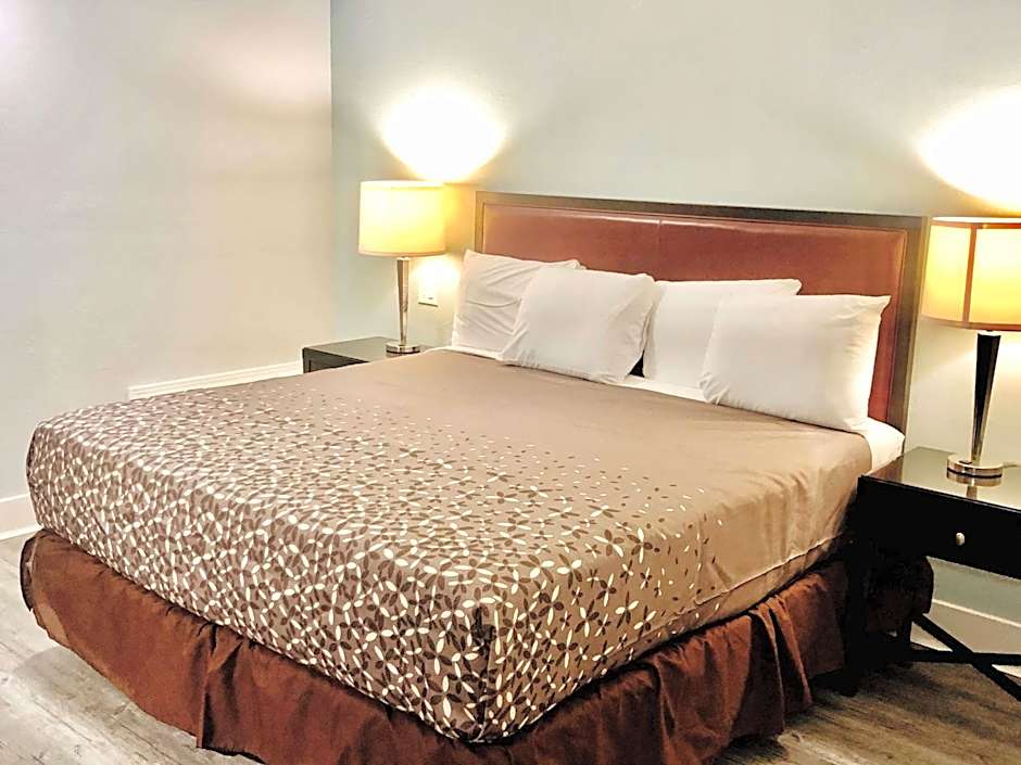Montgomery Inn & Suites
