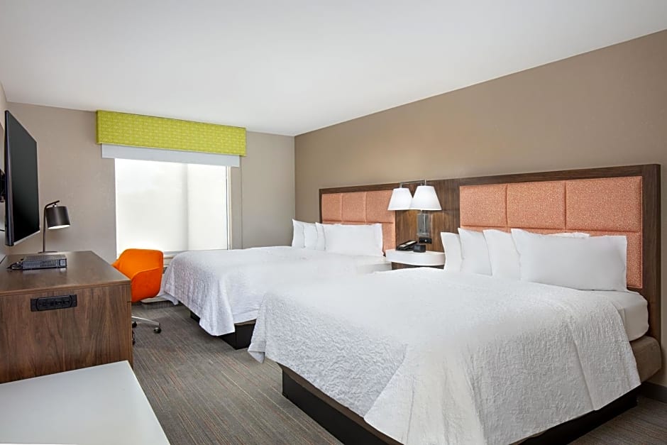 Newly Renovated Hampton Inn Omaha West Lakeside