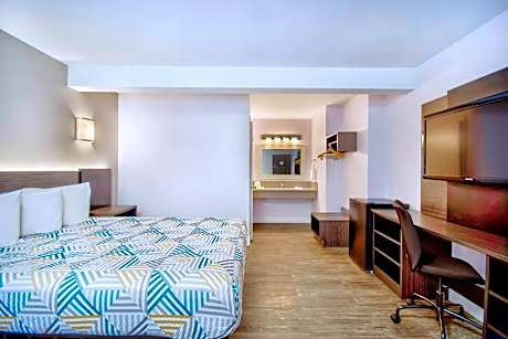 Queen Room - Disability Access - Non-Smoking