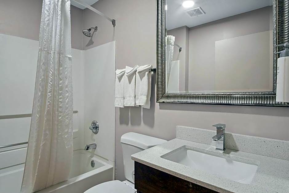 Sonesta Essential Hotels & Suites Kansas City/Blue Springs