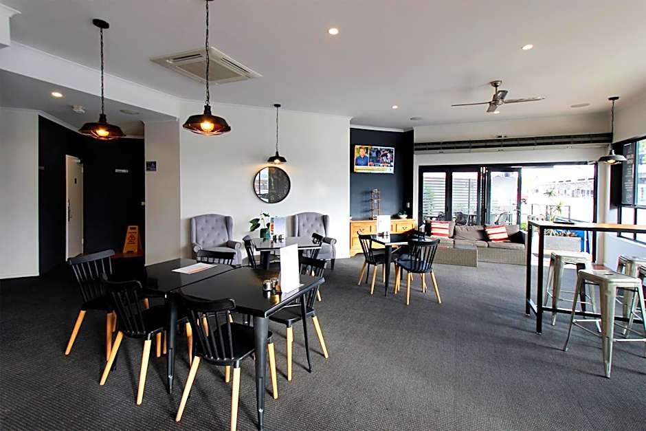 Coffee House Apartment Motel