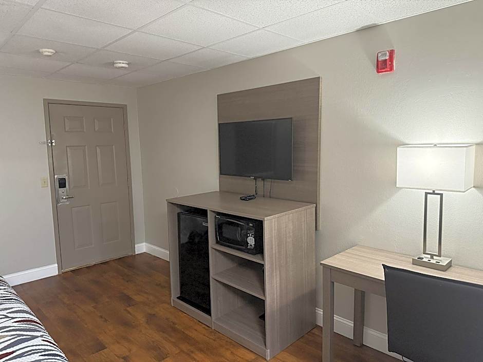 Red Roof Inn & Suites Swansea