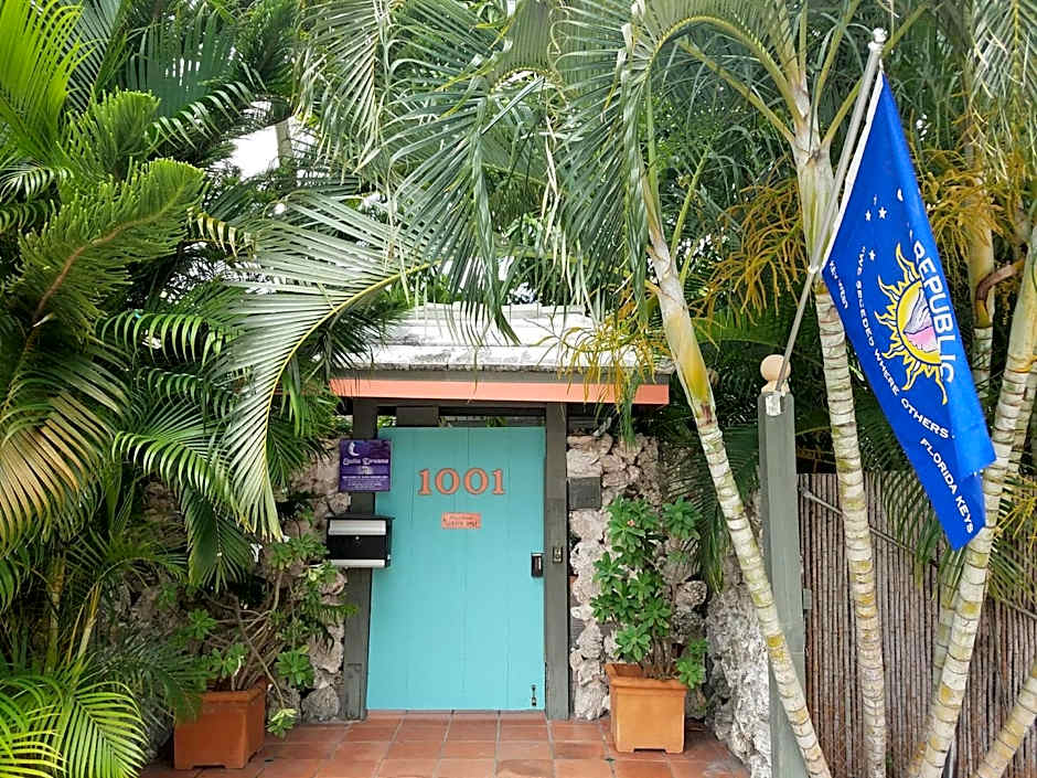 Suite Dreams Inn by the Beach