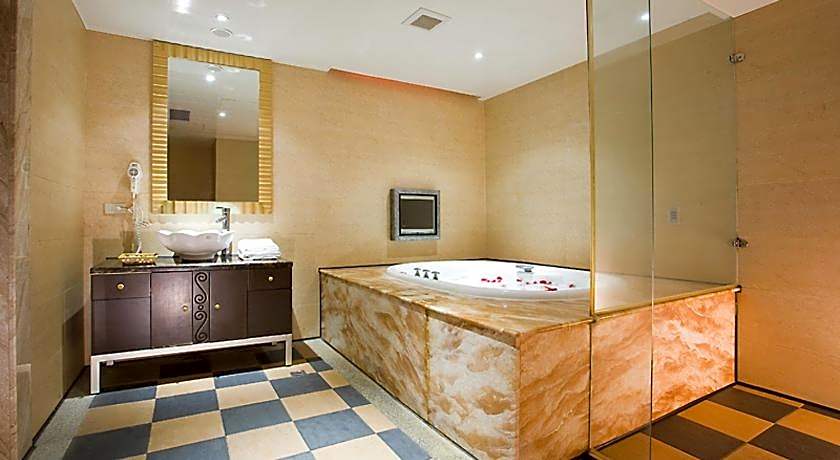 Crystal Business Motel