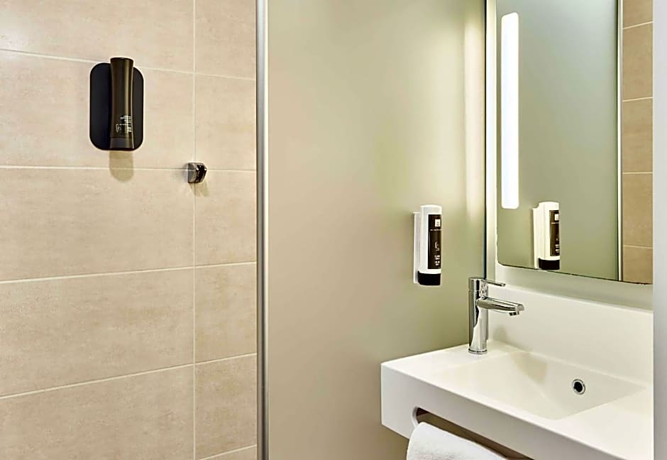 B&B HOTEL Massy Gare TGV