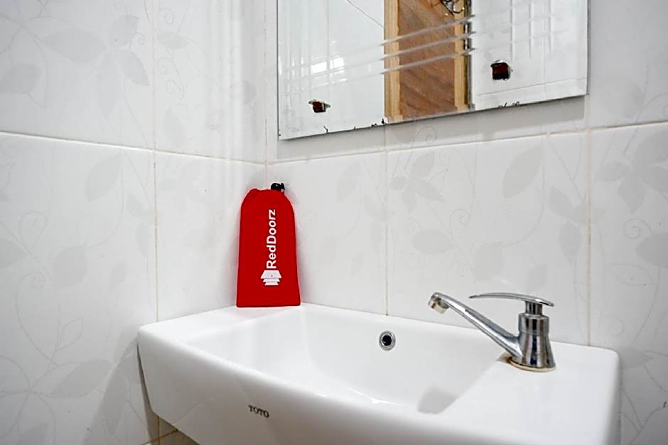 RedDoorz Syariah near Universitas Negeri Gorontalo 2