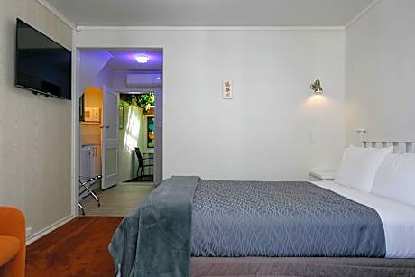 Queen Room with Spa Bath