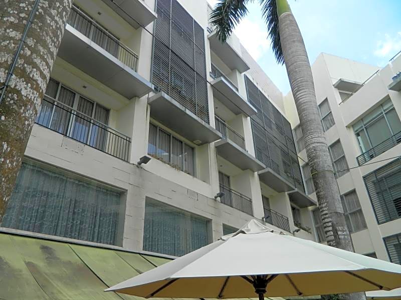 The Avenue Plaza Hotel