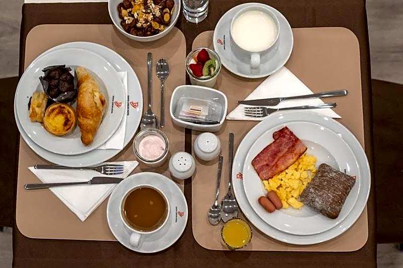 Dinya Lisbon Hotel & Lounge Bar