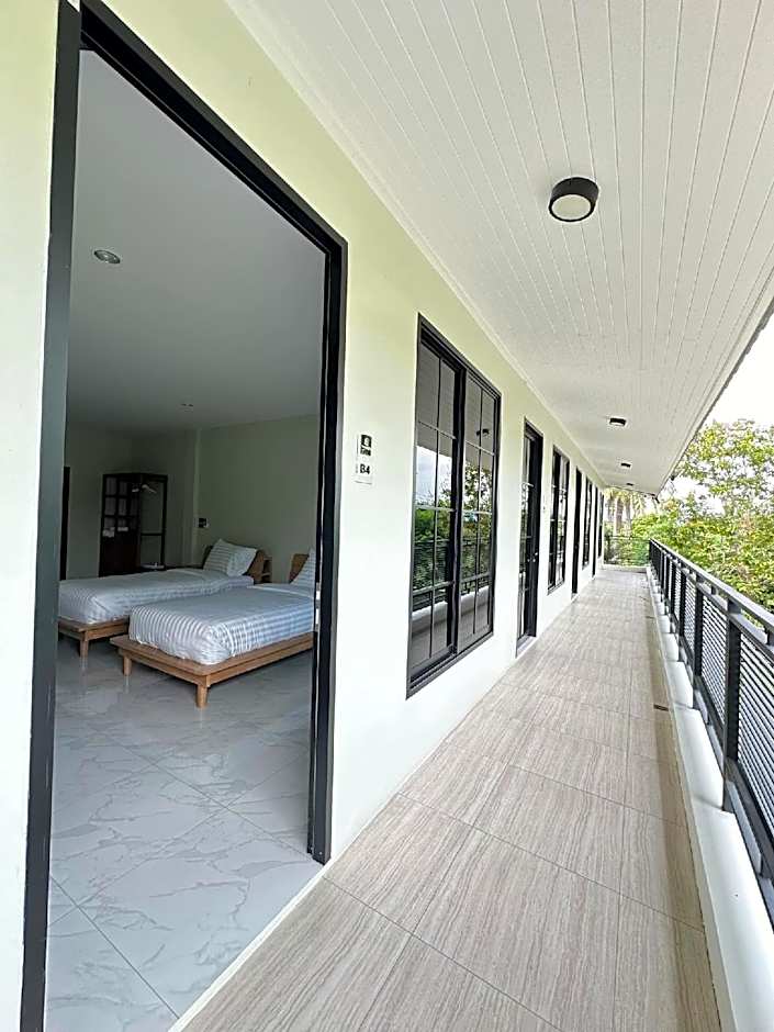 Bamboo Resort Suphanburi (in Bamboo Japanese Goods Warehouse)