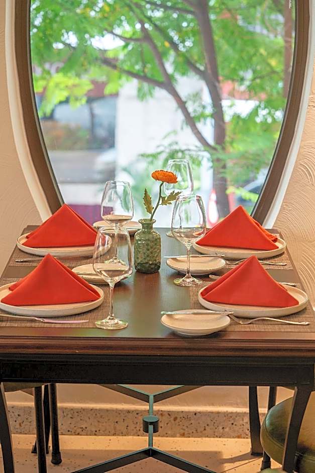 Me Saigon Boutique Hotel