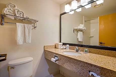 2 QUEEN BEDS,NSMK,HISPD,MICRFG,FLTSRN,COFMKR,FULL BREAKFAST