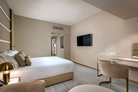 Deluxe Side Sea View Room