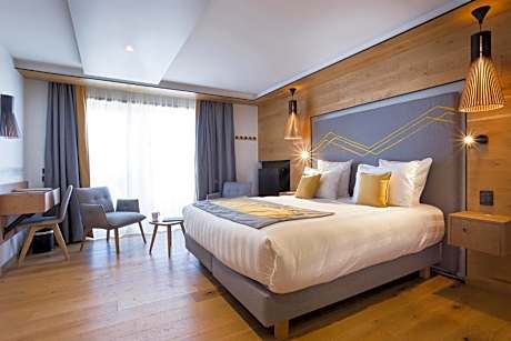 Double or Twin Room with Mountain View