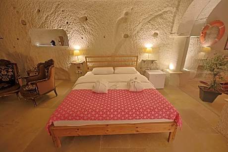 Premium Deluxe Pool Corner King Room