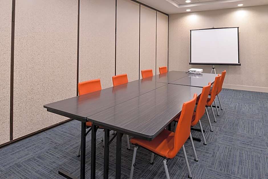 Holiday Inn Express & Suites Pueblo By IHG