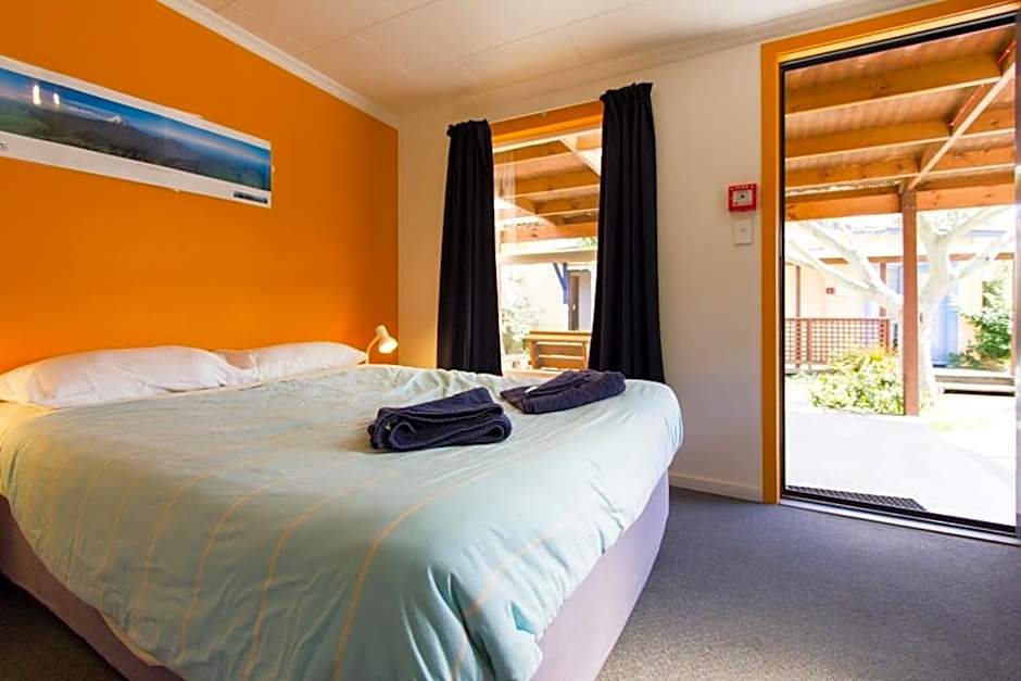 Sequoia Lodge Backpackers