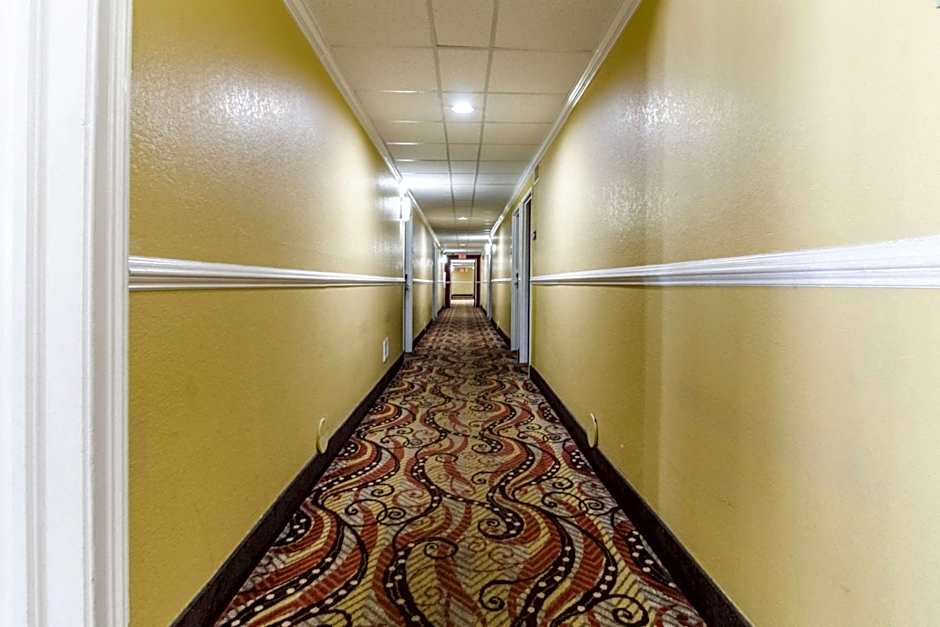 Rodeway Inn & Suites Jacksonville near Camp Lejeune