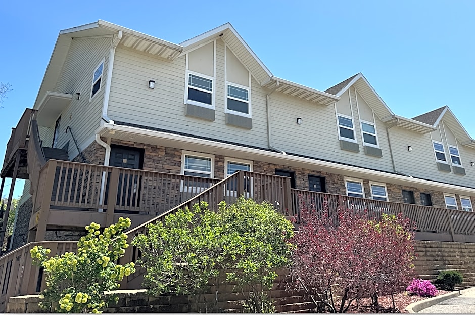 Price Pointe Inn