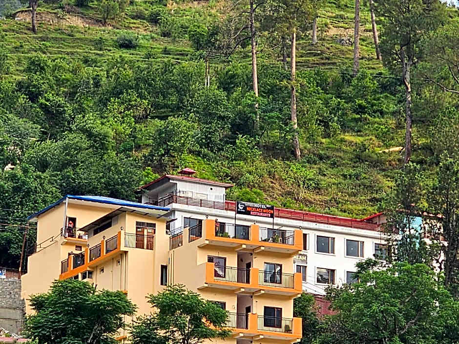 Hotel Necklace Moon Restaurants