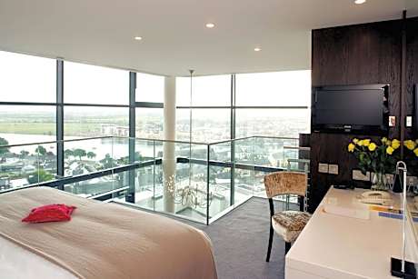 Presidential Suite, 1 King, River view, Top floor, Balcony