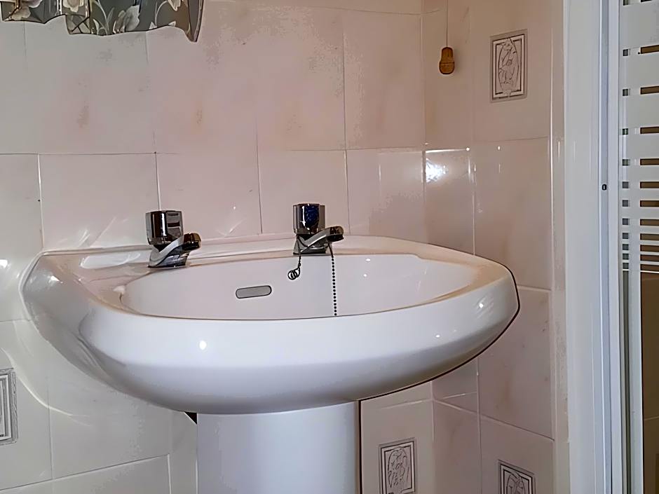 Crescent Lodge Guest House