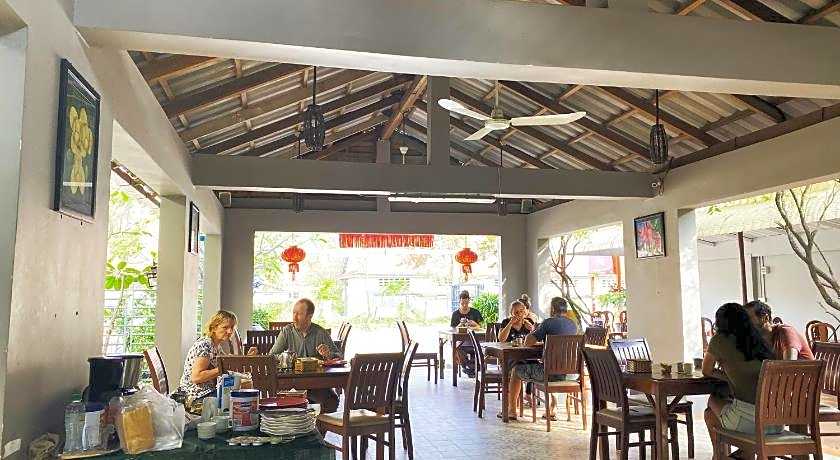 Neakru Guesthouse and Restaurant