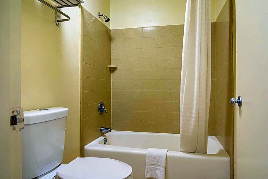 Econo Lodge Research Triangle Park