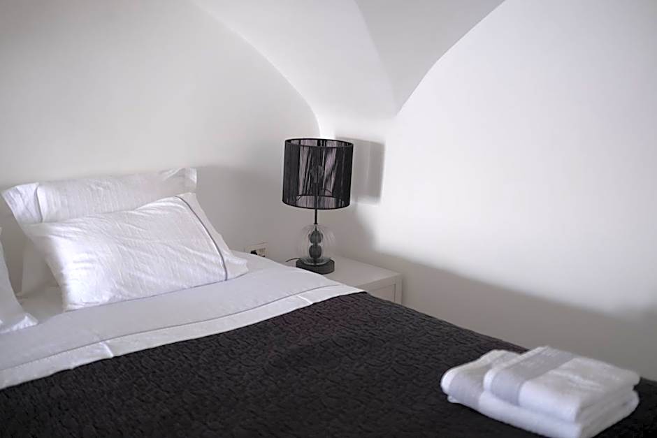 Anemos Cave Suites
