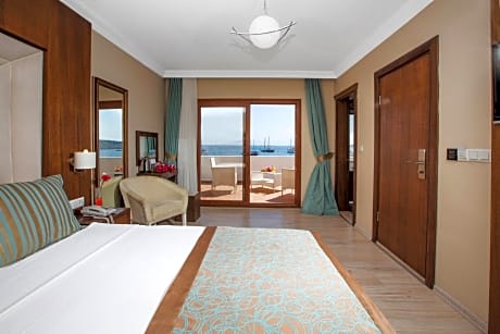 Executive Suite with Sea View & Terrace