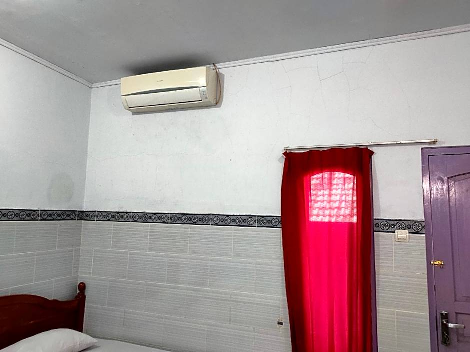 Hotel Keluarga Mekar Jaya Syariah Near UNS Solo