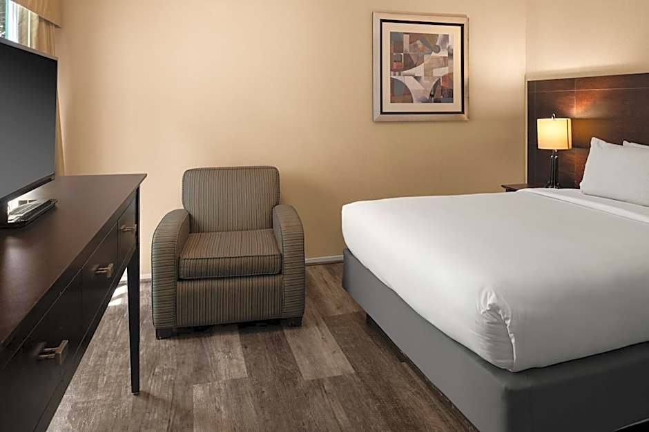 Scottish Fairway Inn