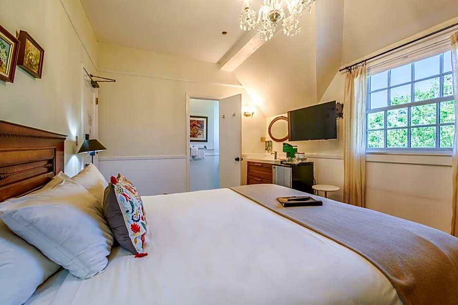 Cedar Gables Inn