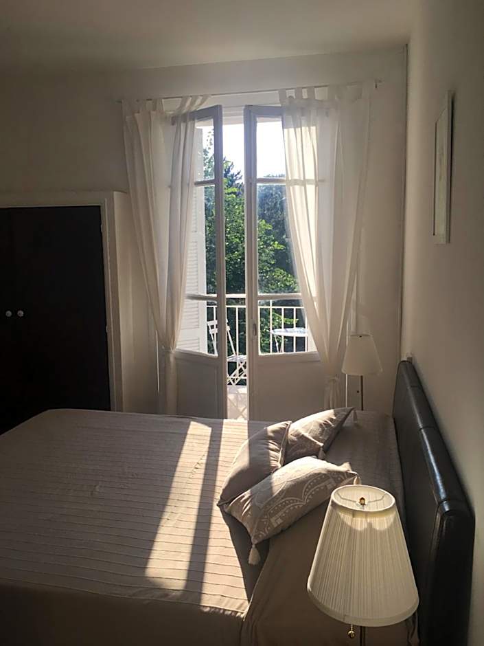 1er Consul SAS a Bussinca