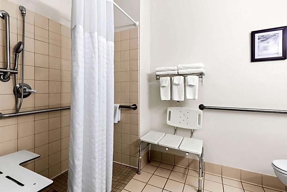 Quality Inn and Suites Springfield Southwest near I-72